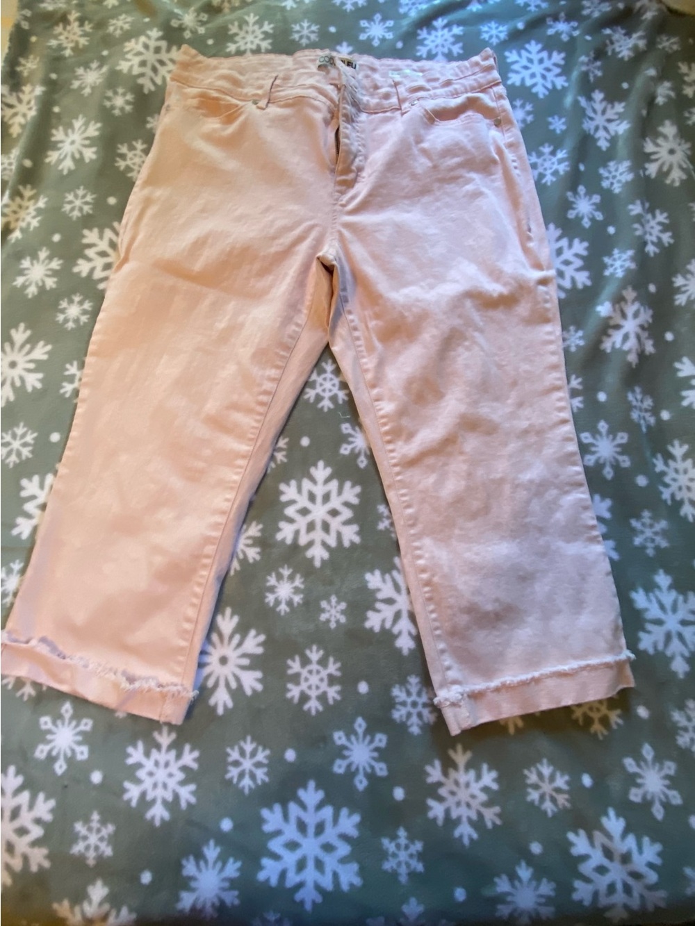 Code Bleu Light Pink Frayed Hem Cropped Jeans